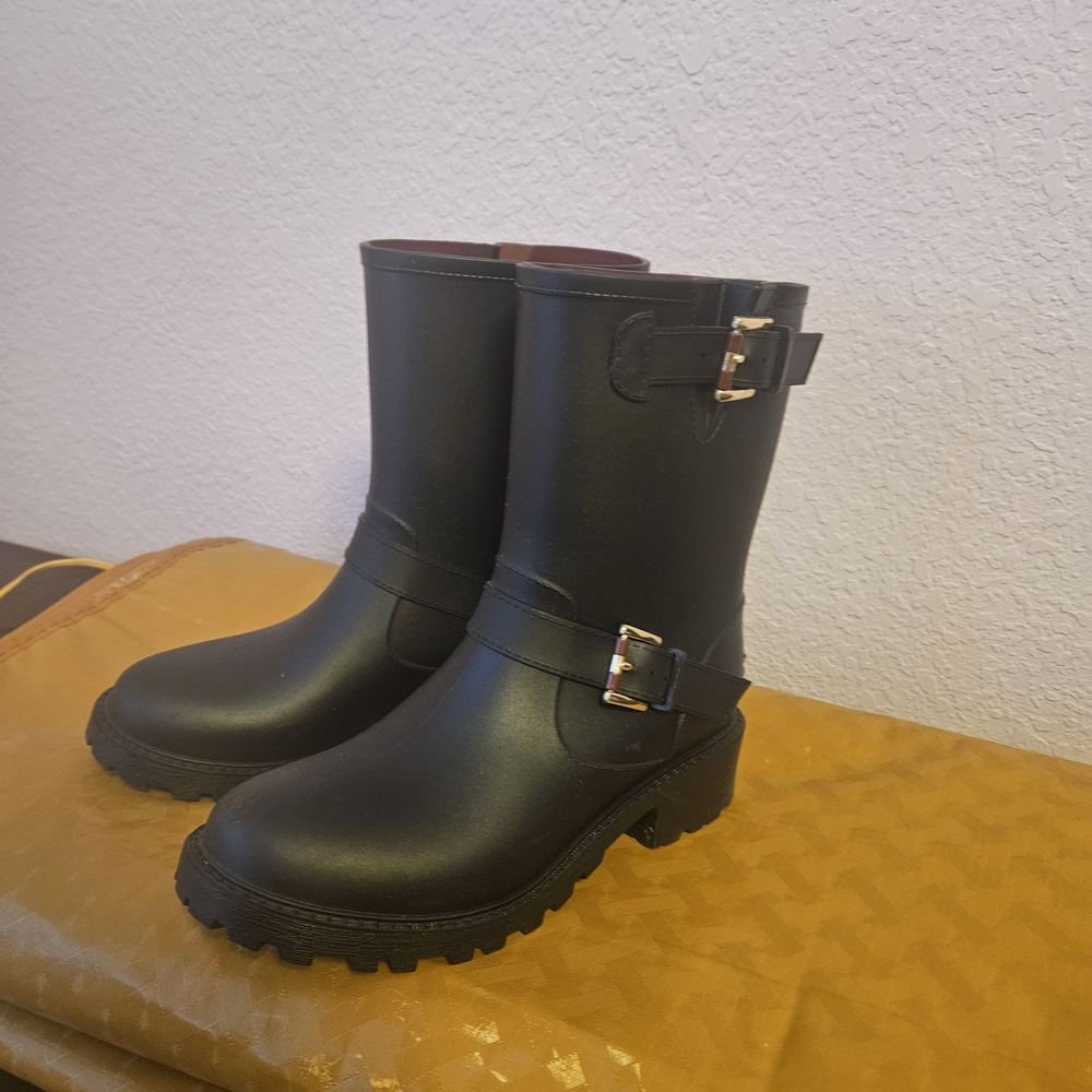 Black Heeled Boots for Women